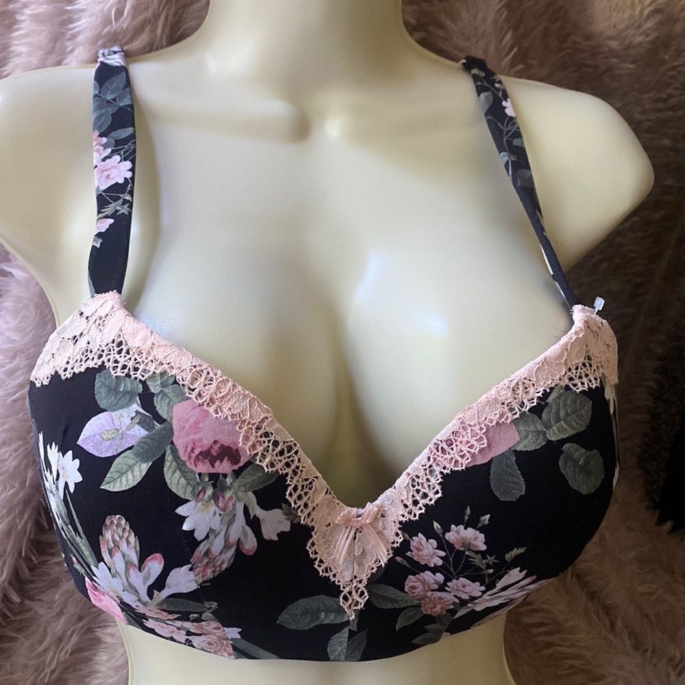 Lane Bryant Cacique Bra 34B Black Floral lightly lined T shirt No Wire